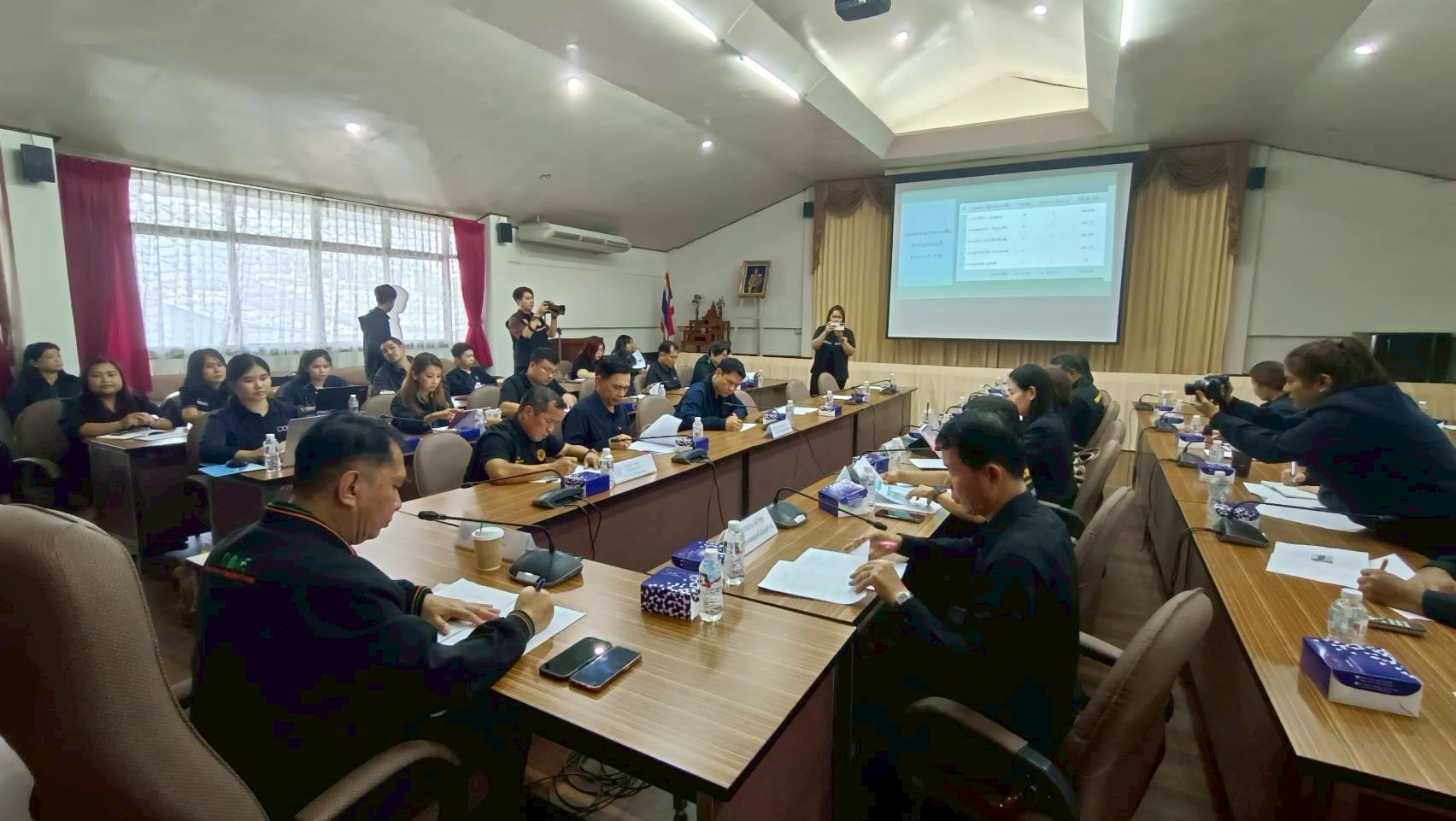 title - ส.ป.ก. จันทบุรี ร่วมลงพื้นที่ติดตาม นายกฤษ อุตตมะเวทิน รองปลัดกระทรวงเกษตรและสหกรณ์ และคณะ ในการติดตามคาดการณ์สถานการณ์เกลือทะเล และประชุมคณะกรรมการพัฒนาเกลือทะเลไทย และคณะทำงานภายใต้คณะกรรมการพัฒนาเกลือทะเลไทย 